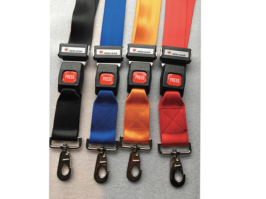 SET DI 4 CINTURE DI SICUREZZA CON GANCIO - poliestere 4 colori - estremità con gancio, fibbia in metallo disponibile settembre 2024